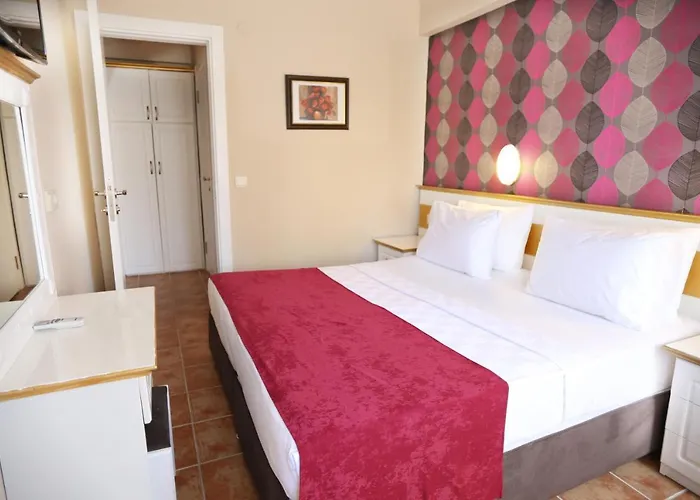 Comet Deluxe Aparthotel *