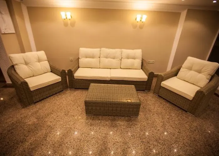 Comet Deluxe Aparthotel