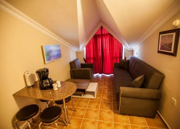 Aparthotel Comet Deluxe *