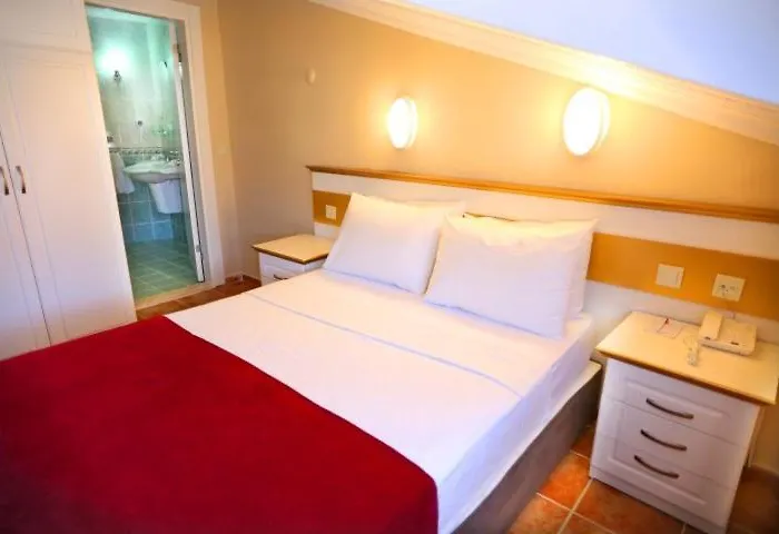 Comet Deluxe 公寓式酒店 马尔马里斯